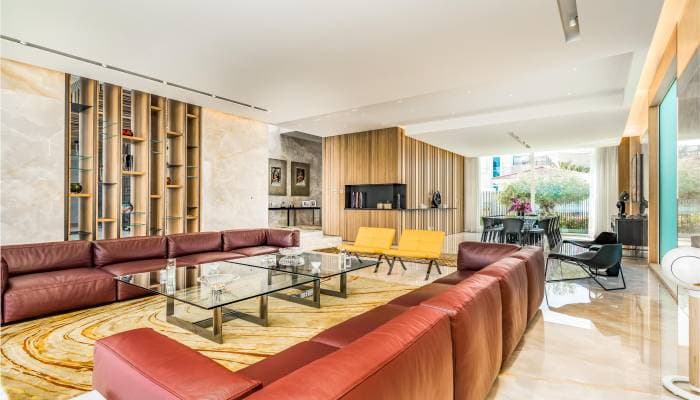 Exploring a Contemporary Villa on Pearl Jumeirah