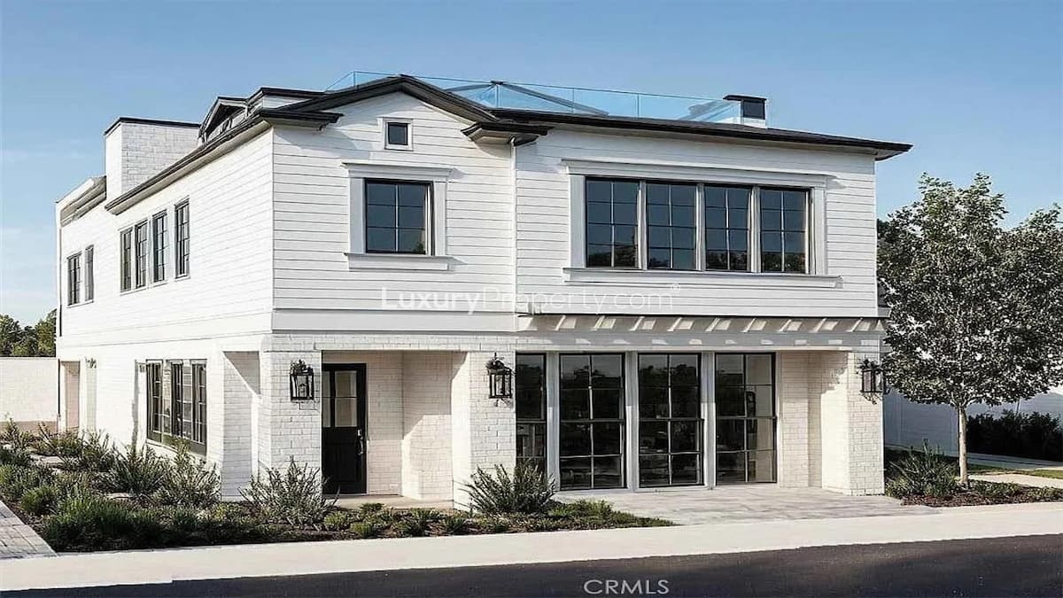 4-bedroom property for sale at Balboa Peninsula in Newport Beach | LuxuryProperty.com